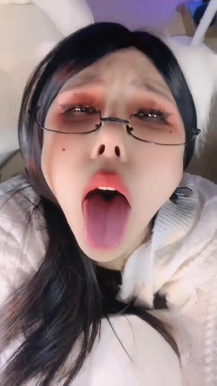 榨精婊子闻完骚臭鸡巴瞬间上头开始发骚犯贱 一边阿黑颜舔臭鸡巴一边倒计时 好会榨精啊我操太他妈骚了@SexytoBaby@SexytoLady@SexytoDoll@SexytoGirl https://t.co/ZDNyFox5qK