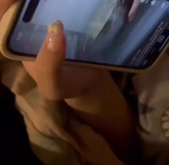 👨：你是不是很累想休息了（搓奶：沒有啊 怎麼會👨：不然你怎麼一直滑抖音 都不動：沒有啊 我手有在動啊（搓搓搓👨：還是我們再來一次😈：不要啦 都已經4次了.. 而且衣服都穿好了討厭… 都快被玩到壞掉了 還一直跟我要 現在的粉絲都那麼恐怖嘛🫠 https://t.co/wLX5yRRhf7