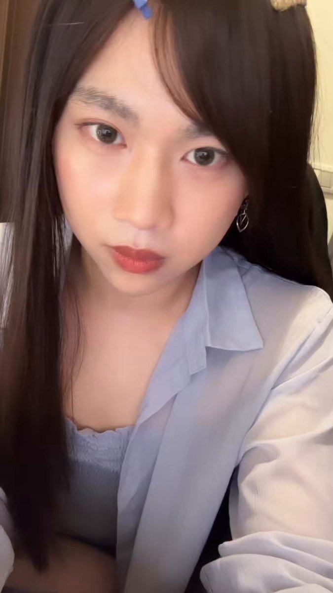 發發正臉☺️
想要去做色彩校正
都不知道粉底液選的對不對🤣🤣 https://t.co/4AxqiFnf3y