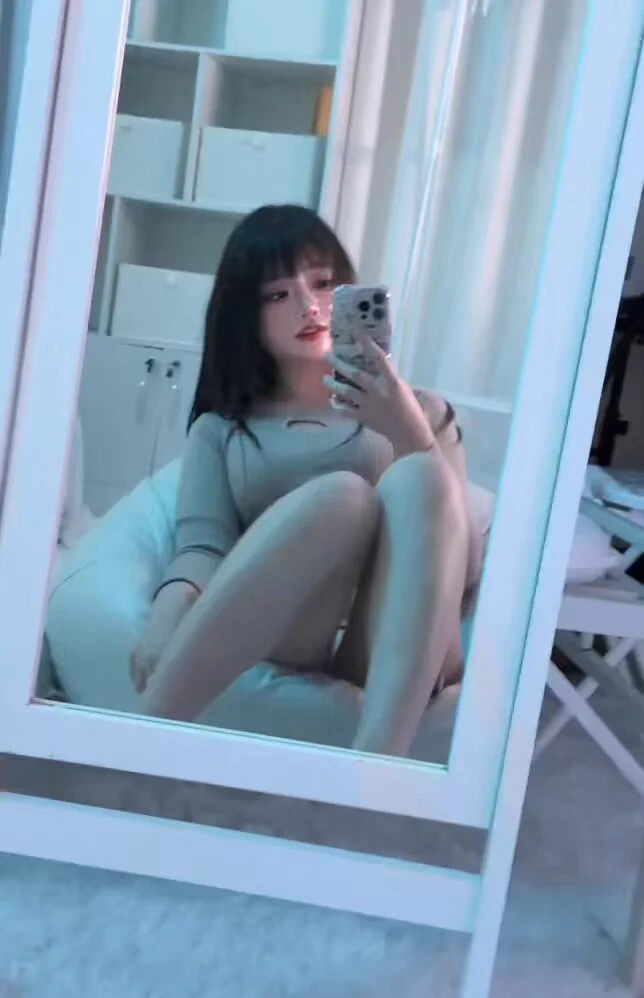 用腳脫襪襪🧦Take off socks with your feet https://t.co/tlkwgXjP2C
