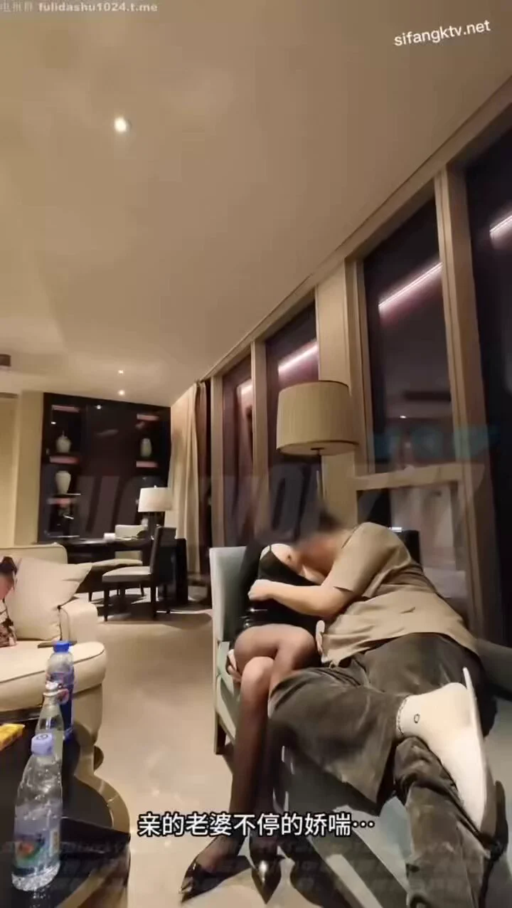 淫妻绿帽但是没啥SM情节，当黄片看吧 https://t.co/QQxb1gCjCo