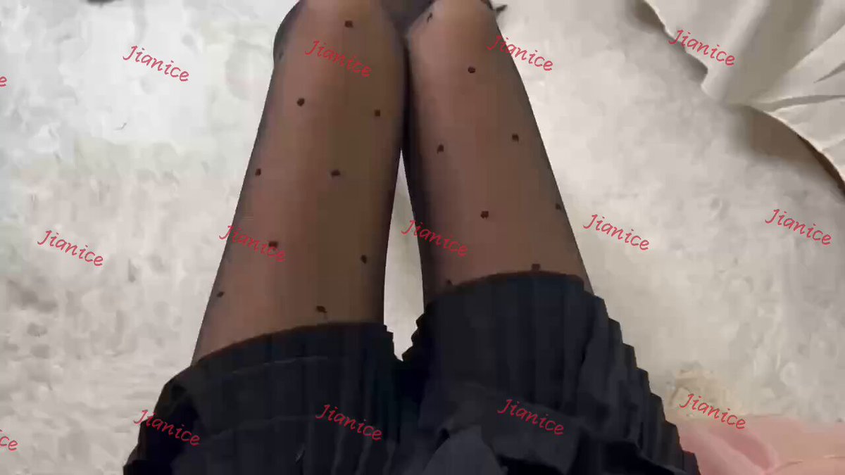 删繁就简的人生里，取悦自己是最优先级。收起讨好型人格的伞，淋一场自在的雨。从今天起，我的情绪我自己撑伞。 https://t.co/REl5FmQ4IL