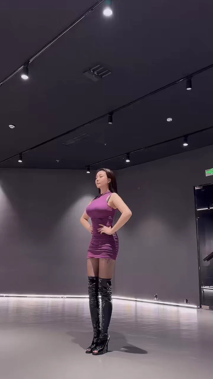 零基础学舞蹈感觉真的很难，可是老师说我进步很快耶！@guoer0212 这个是我唯一的小号，其他都是冒充，关注防迷路，只有ins在主页有链接，没有✈️那个平台上所有都是冒充的账号。在玩的所有平台在个人简介下面都有链接，自己关注下。tiktok马上新账号直播走起！ https://t.co/T7ihGTUdm6
