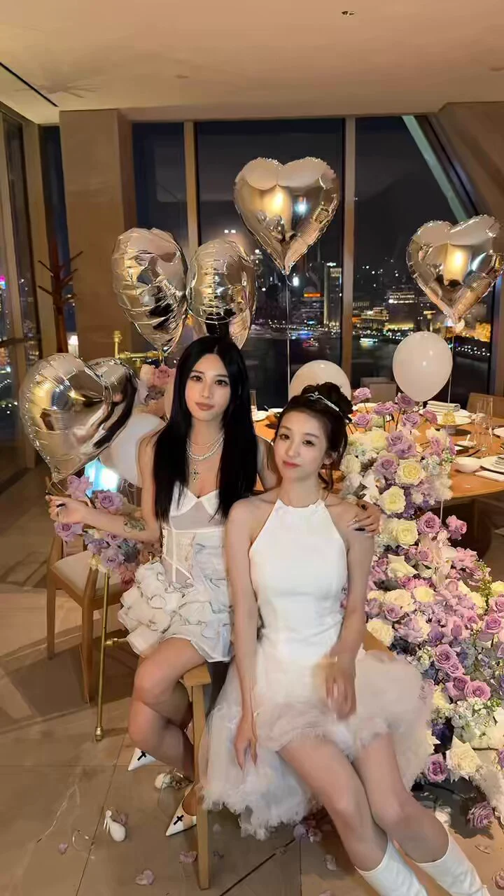 略微高清版名媛摆拍小视频流出👉😹 https://t.co/2C526CMrnu