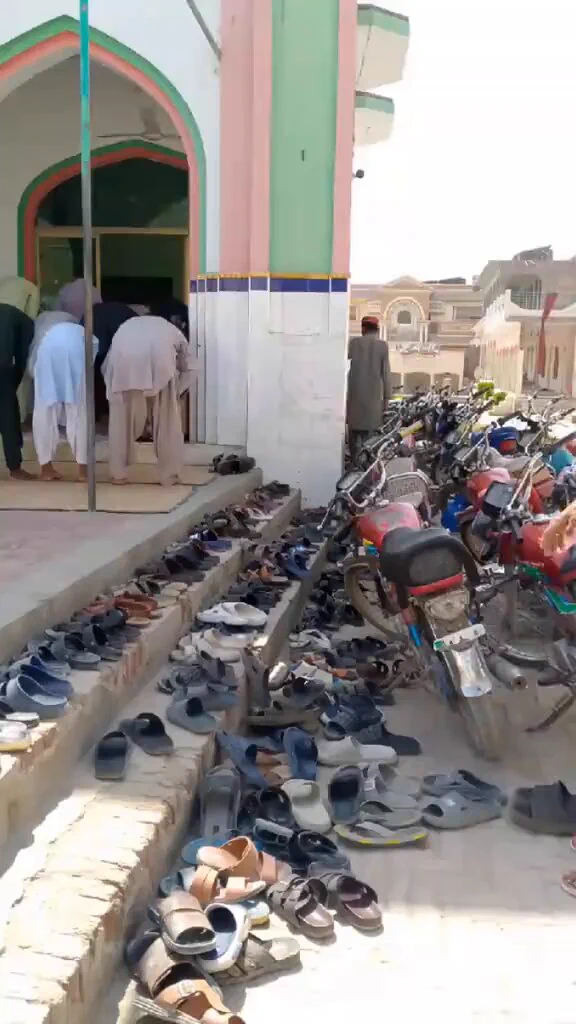 Even slippers are not safe. Unbelievable. https://t.co/Bv5Ov1Ao69
