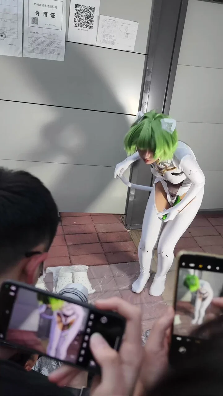 漫展coser 走光露点 #暴露狂 #cosplay #撮影会 https://t.co/CN77sWqU3F
