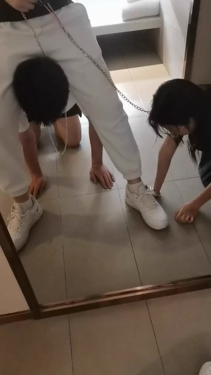 鞋子脏了，需要你的女朋友给我用舌头清理一下👅 #调教 #母狗 #骚货 #性奴 #开发 #犬奴 #驯化 #反差婊 #扇脸 #露出（因平台不能发完整版 完整版看置顶或评论区） https://t.co/UqrYoGMtRC