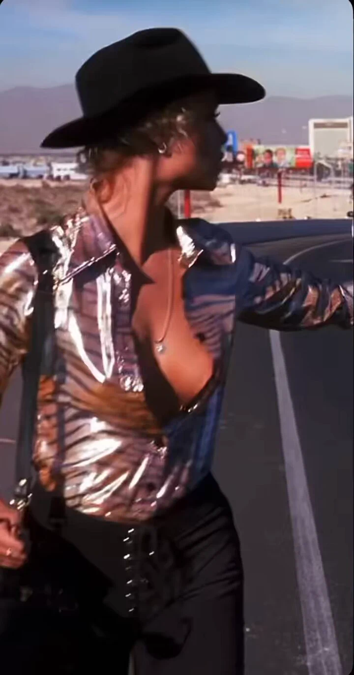 Does anyone know the name of this movie? https://t.co/YchrNn7dXO
