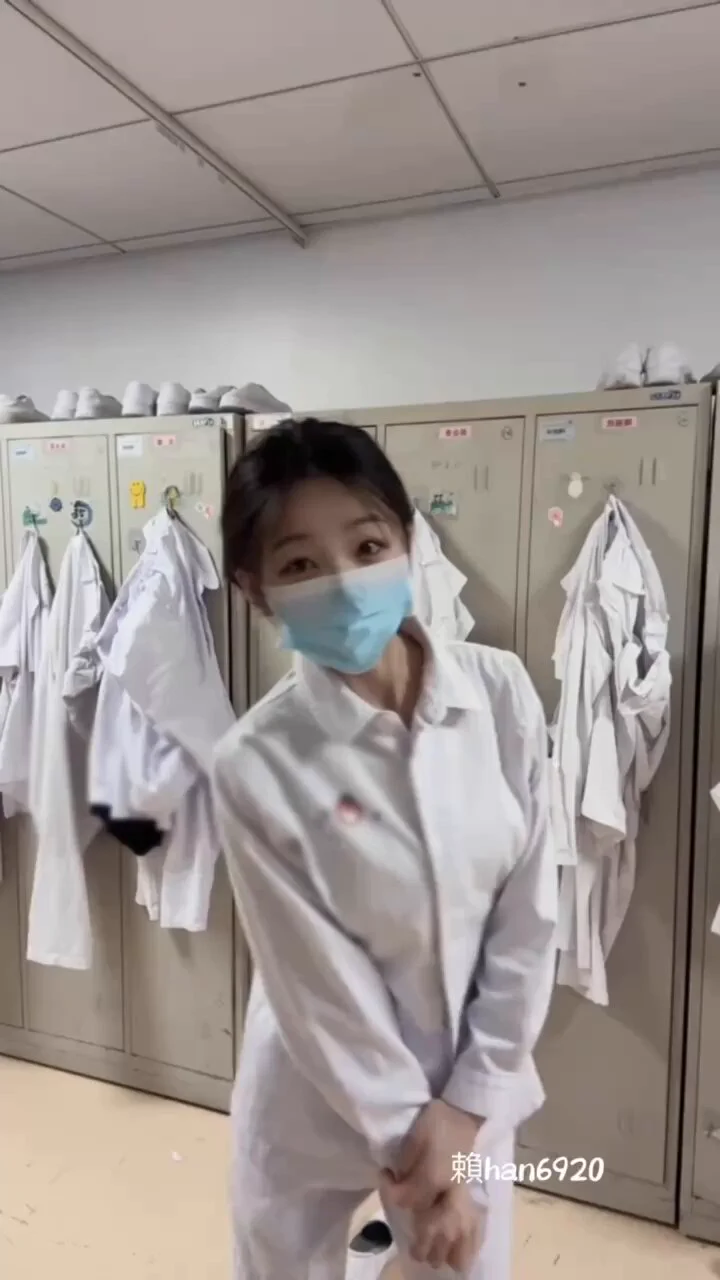 我看起來很搞笑嗎？為什麼我沒有辣妹的感覺 我的餒餒不大嗎？🥺 https://t.co/q2N2eZtT32