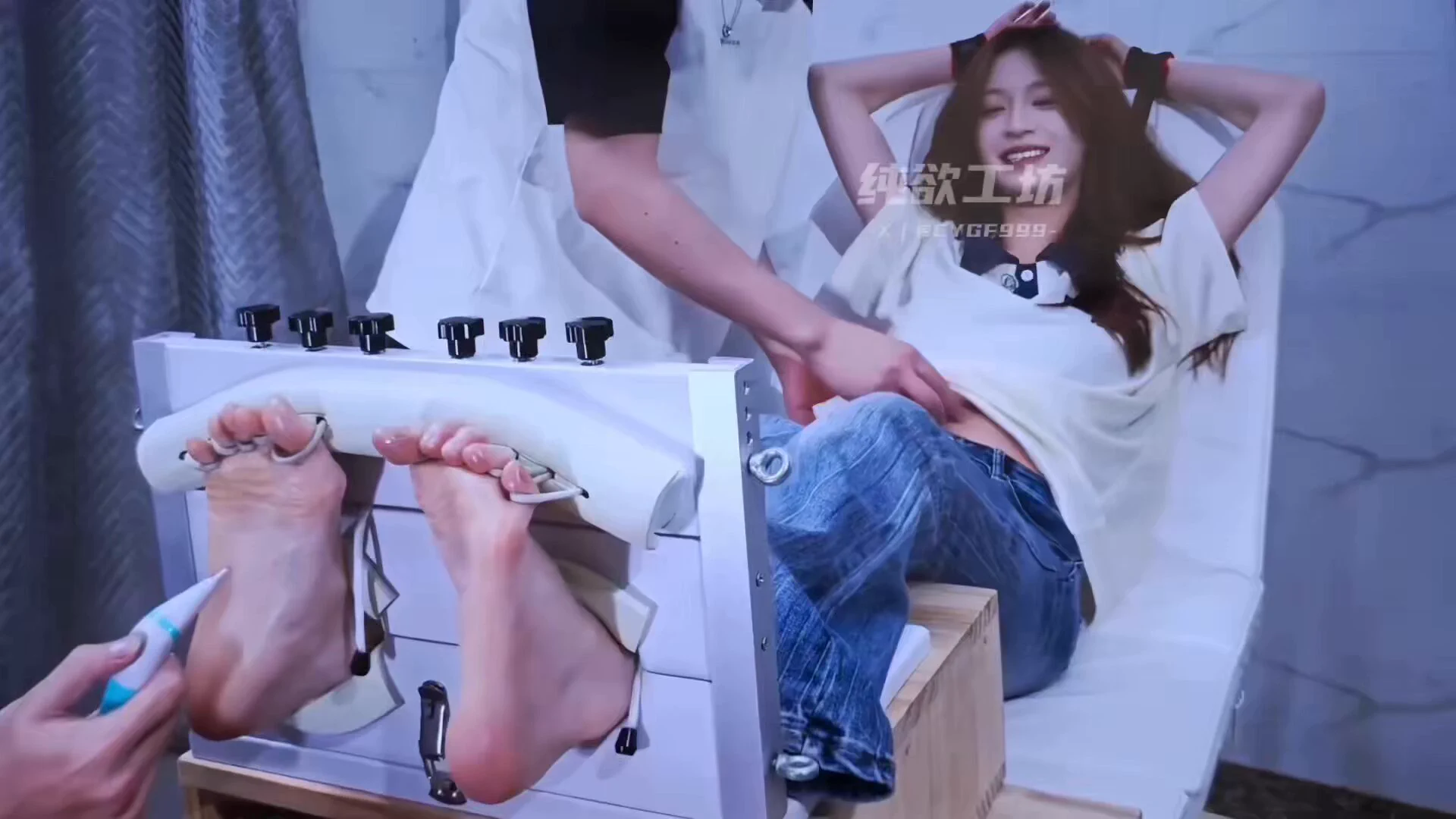 校花级别的也回来啦！就喜欢这种青春的样子，小脚很灵活也很嫩，试试手脚并用，唯一不足的就是奈奈还没发育完全，但是的确很粉，很敏感… https://t.co/Vw3DOEUeWk