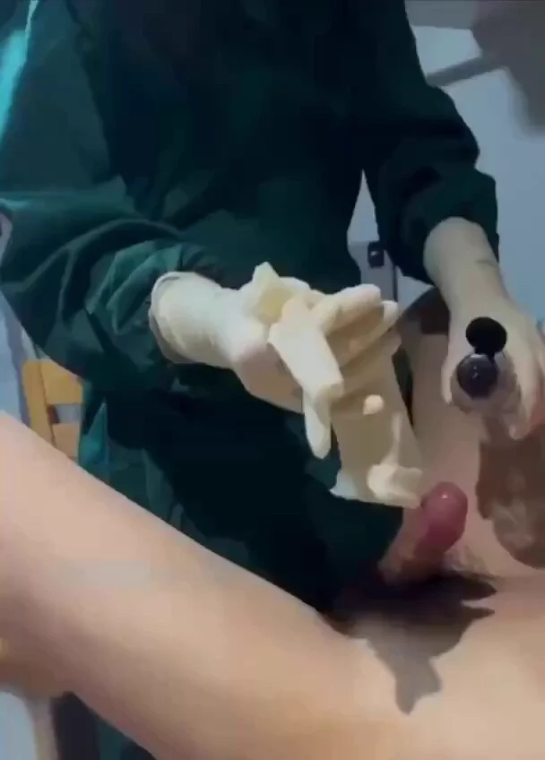 假期最烦的就是值班，值班最讨厌的是还的工作，难道你就等不及假期过了再来吗 ？非得现在来尝试我的绝活～润滑液滴在你龟头的那一刻起，你引以为傲的武器就开始受我的摆布，射精的快慢由我说了算～想不想体验一下在我纤纤玉手的揉搓下乖乖射出你的精液呢？ https://t.co/AMmRuqhEq7