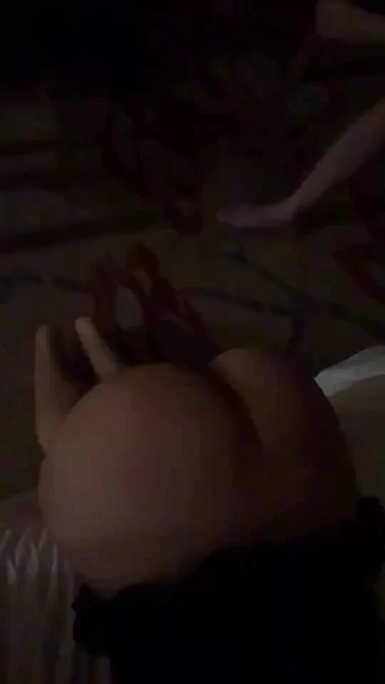 昨晚拍啦好多视频，都在群里，单男也给力，老公拍的好多，群里的哥们们都疯了看的，想进群的联系我，靠谱的夫妻，单男一起玩啊过节了 https://t.co/srXplyksN0