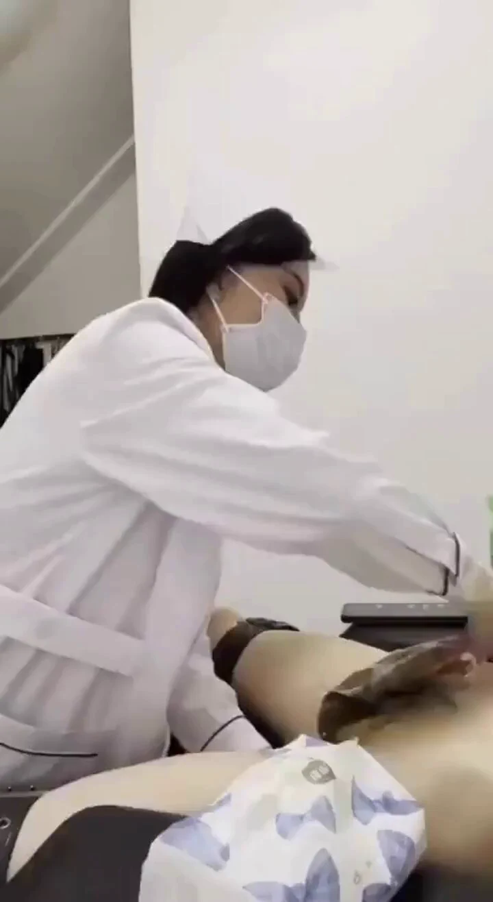 又给推友打飞机了，推友的鸡鸡有点软，都不太硬，可能是气血虚，给他开了点药补补，希望下次来的时候可以吃到他硬邦邦的大鸡鸡 https://t.co/ZDLDKIdP6O