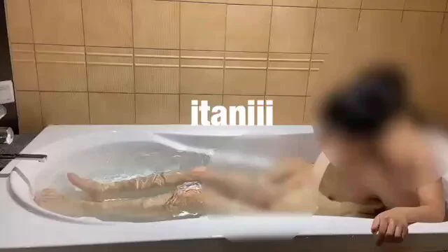 ちんちんを弄ばれるのを嬉しがる私はやはりMなのか https://t.co/QzKymLkUwR