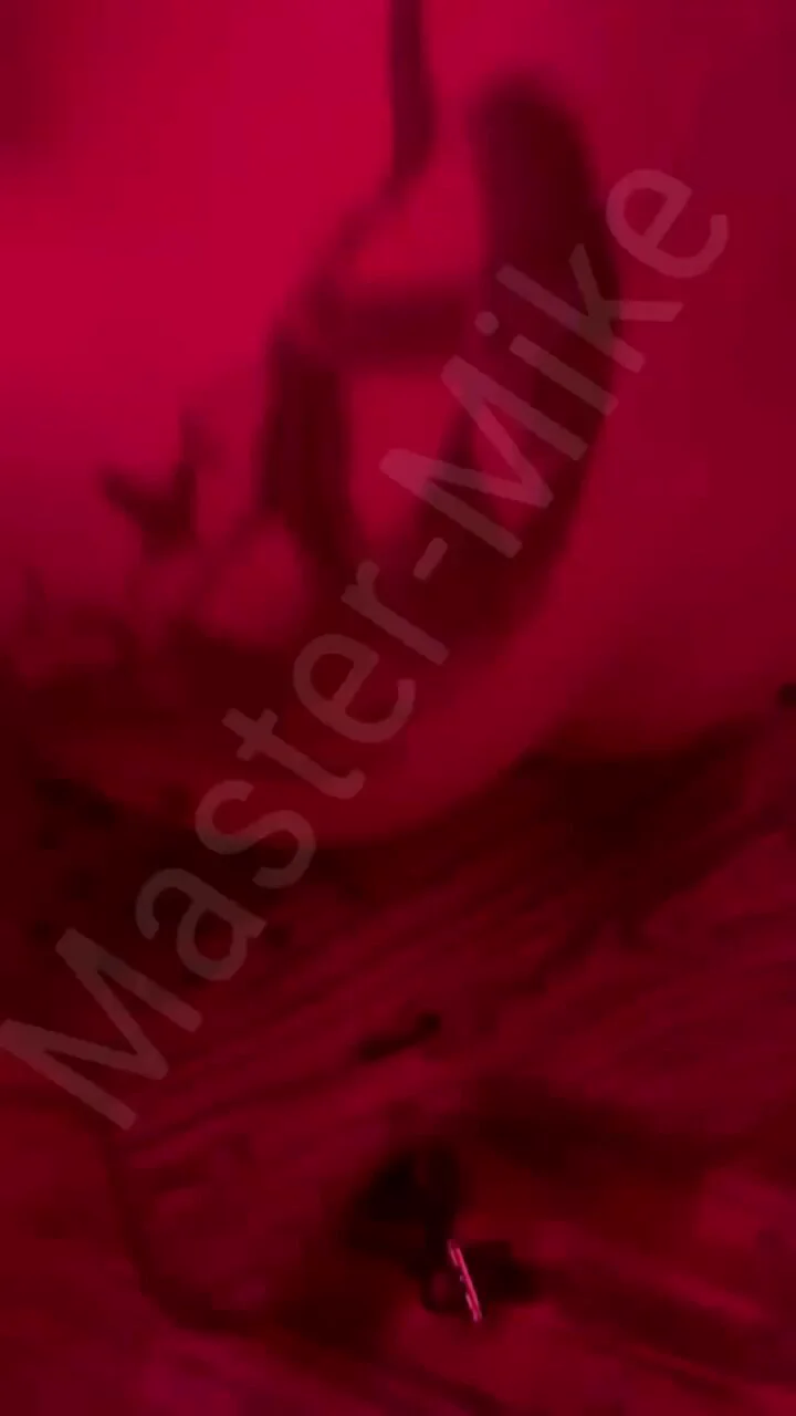 同好的刺青小奴太調皮了，懲罰她坐釘板，滿滿錐形尖釘，屁股一落上去，小奴立馬疼的哇哇叫！#母狗 #反差 #肉便器 #sp #分腿 #撅屁股 #反差婊 #夹奶头 （因平台不能发完整版，完整版视频看置顶或评论区） https://t.co/YEwIE3ugGC