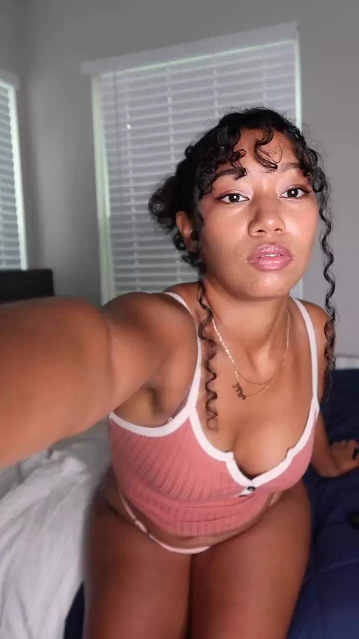 My shirt ain’t the only thing pink 💕 https://t.co/7Co4GmcYW8