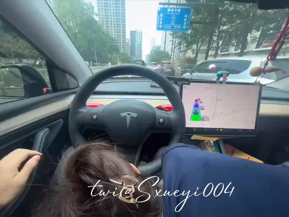 特斯拉也许可以自动驾驶，但是当欲望来了的时候！姨却只能手动解决…..... 不过这次真的忍不住了，先含一下吧！为了KDA姨也是拼了.....对男人来说这算是顶级体验吧，想试试吗～ https://t.co/zw2Mke3gbD