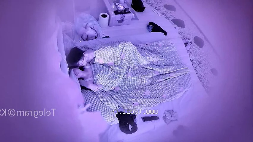 高清偷拍！高颜值学生情侣开房，女友清纯脸蛋火辣身材！男友埋头舔逼，舌技超卖力，女友娇喘连连，双腿夹紧还拿手机录视频！女上狂扭翘臀，后入猛撞高潮喊哑，监控拍下这羞耻一幕！ 完整版29分钟 评论区电报群查看@SexytoBaby@SexytoLady@SexytoDoll@SexytoGirl https://t.co/qELEOfvEsd