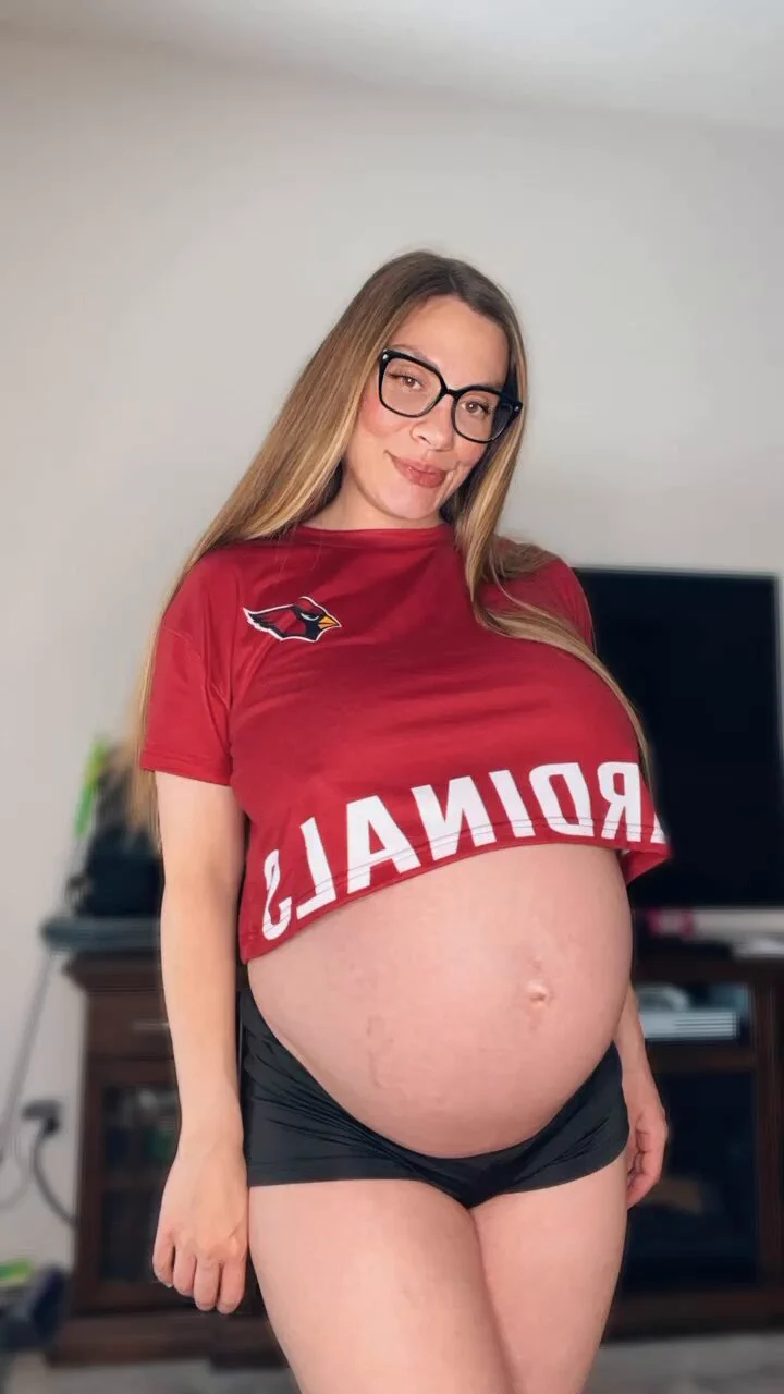Pregnant, leaking, and always aching to play. 👀👇🏻Free subs here 👉🏻 https://t.co/xtxmPfIEkd https://t.co/OJ4OT3u6eF