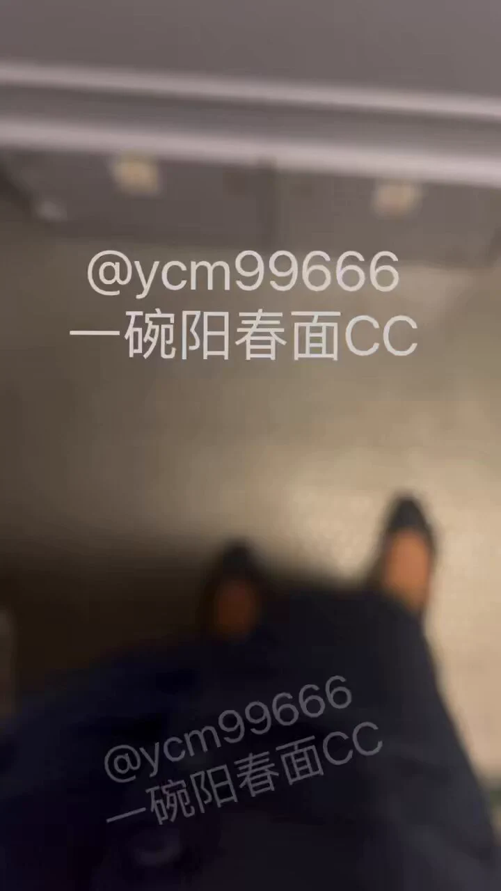 今天是在后舱偷偷摸摸的明天准备在客舱里试一下哦 宝宝们期待了嘛😚@jinqianbao96 https://t.co/8KaWqqD5C2