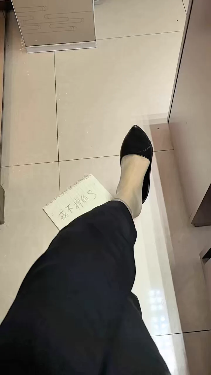#专柜丝袜 #柜姐 #柜姐丝袜 短丝持续有货，除了重口的需要预定其他都有货，别上来就要验证验证，这视频验证只是其中一家自己看，不卖视频不懂人话的别加！ https://t.co/yxntTb0CPu