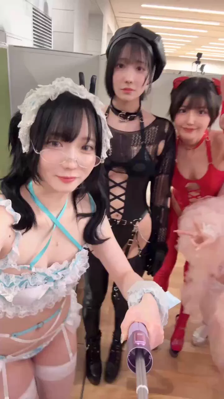 白田まい「(腕に頭当たって)ｺﾞﾒﾝｺﾞﾒﾝｺﾞﾒﾝｺﾞﾒﾝｺﾞﾒﾝ💦」あみちゃん(頭ポンポン)すいちゃん「ファッションショー…ｱｯ」せいかちゃん「✌️」こまちゃん(フェードイン)情報量多くて好きwww https://t.co/HXXlVUvl0E