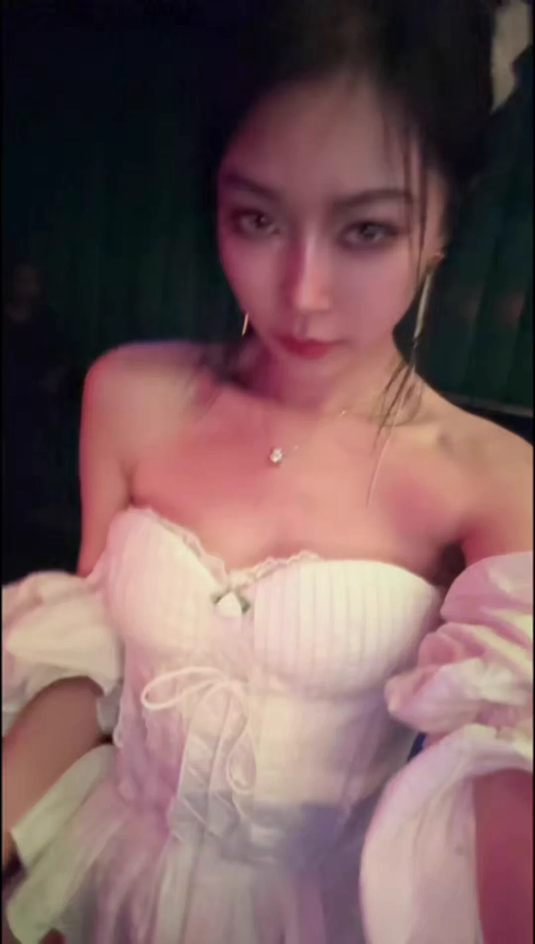 少妇三分醉，妩媚又心碎

大家想想拍摄题材吧。我要搞个投票 https://t.co/uO9yVqn0uF