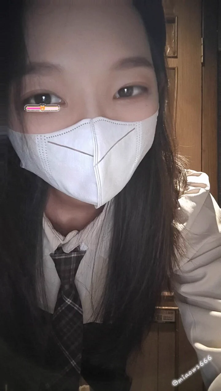 周末一到，我那绿帽二货老公就亢奋得不行，亲手给我套上淫荡的Jk情趣内衣和丝滑黑丝，逼我拍撩骚视频，骚弄湿穴，勾引单男。然后他把我送去单男家，迫不及待看直播：单男如何粗暴撕开我的内裤，狂操我整晚，淫叫连连，汁水四溅，他还边看边撸，真的是绿到姥姥家了！ https://t.co/rZO282O5xI