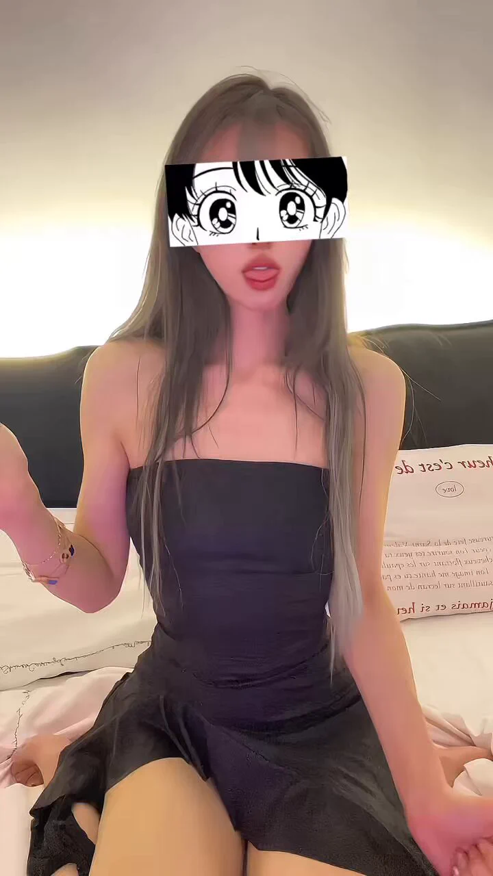 #反差甜妹朋友圈🆚Twitter大街上看到的清纯甜妹回家就变成求交配的小母狗了，吐着舌头骚👅等着被颜射点赞评论抽一个羞辱我的哥哥送惊喜！@Xiaoxiaofoer @Toukayuan @MitsumeDoji https://t.co/hlexZYZCdZ