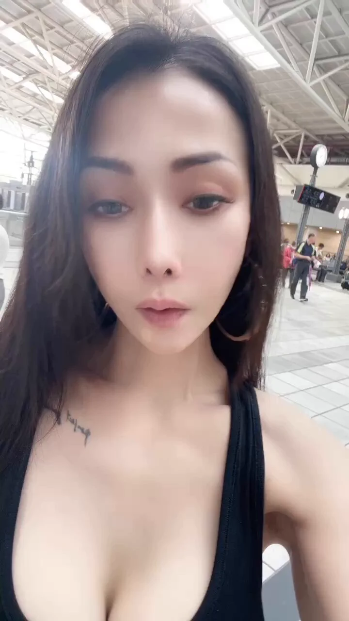 台北我來了😍今天晚上有人想見面吃飯嗎😜#付費吃飯 https://t.co/hwhw16W0xf