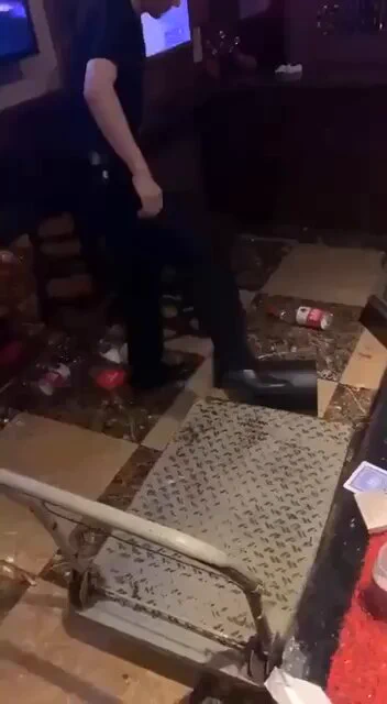 强力推荐很火的ktv醉酒事件，女孩被灌醉 屁眼被操到外翻 被同学轮流操完仍ktv不管了被发现时屁眼一直在流精液 完整版32分钟(完整版见评论区或视频中链接下载） https://t.co/Qpe0vNqf2o