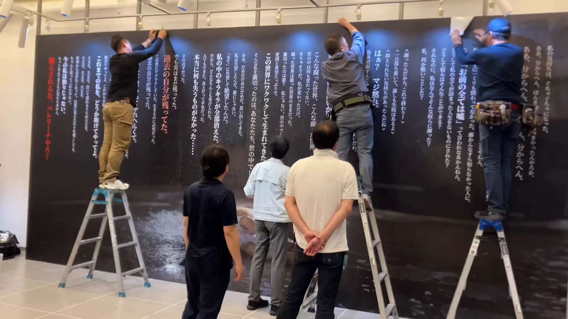 ＼『はだかの白鳥展』／https://t.co/gzLXS3dph8「過去の自分が残ってた」ここから剥がすのね。さあ、次に進みましょう。#はだかの白鳥 https://t.co/e3UZtuPmVp