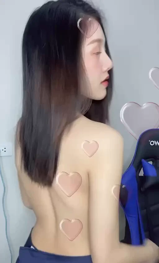 内心受性欲的挑逗无法静下心来，字里行间读不出文字的内容，只觉得欲望在重击我紧闭的大门…有时候想想，和欲望作斗争是一件可悲的事情，偶尔的放纵才符合自然规律～ https://t.co/HwJwOke0AD