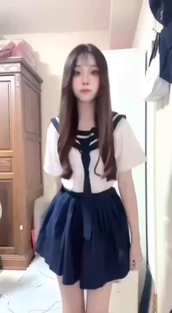 我穿制服不是為了上課是為了測試一下：誰還對學生服有反應🙂#制服挑釁 #制服控自首 #深夜限時幻想 #敢不敢轉發 https://t.co/CUtC6eikTM