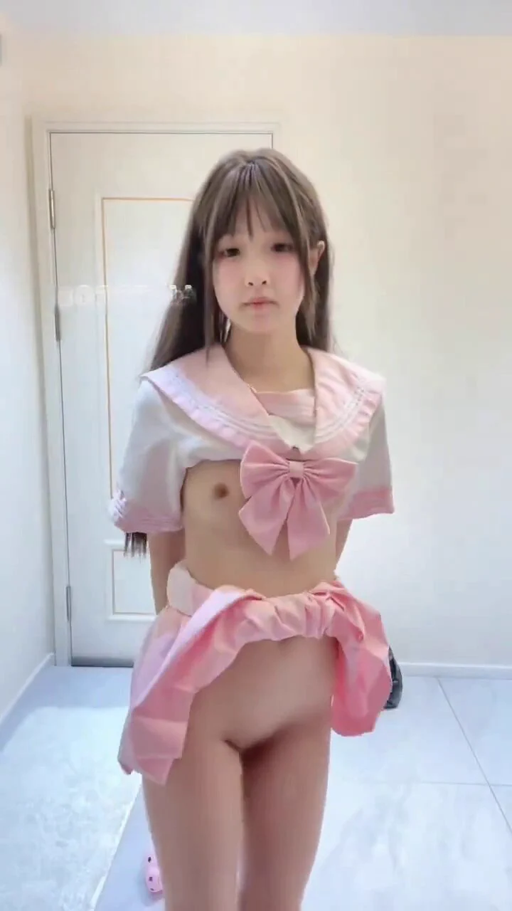 她看起来好香 https://t.co/2tIY1TBNxQ