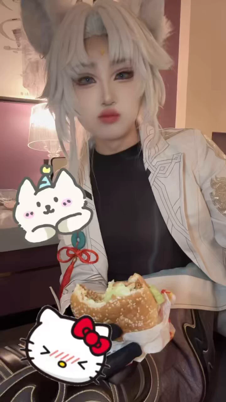 @wanyingbaobao 可爱死了宝宝 妈妈爱你 软软的舌头 不管舔哪里 都好舒服 另外附赠宝宝的吃汉堡视频 https://t.co/lMoeQn5VYG