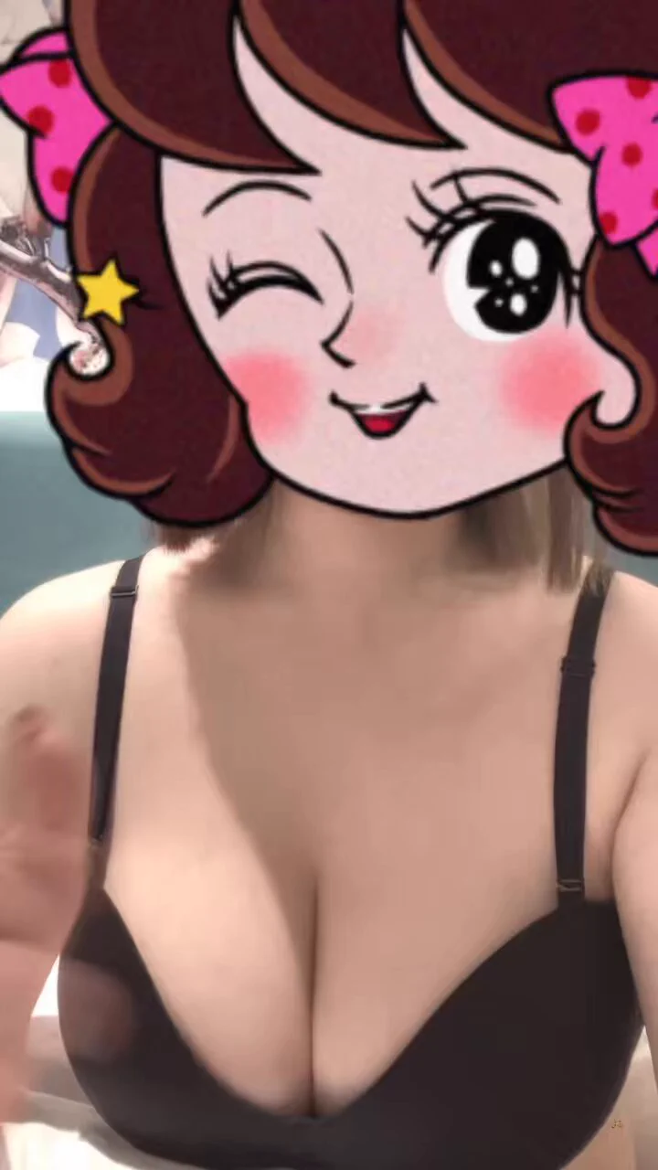 比较素的视频～欣赏下淫妻的大胸吧，找两个单男弟弟谁也别抢一人吃一个。你们猜这是几罩杯🤗投稿：💌@SexytoBaby @SexytoDoll @SexytoGirl @SexytoLady https://t.co/csgcrnPMl1