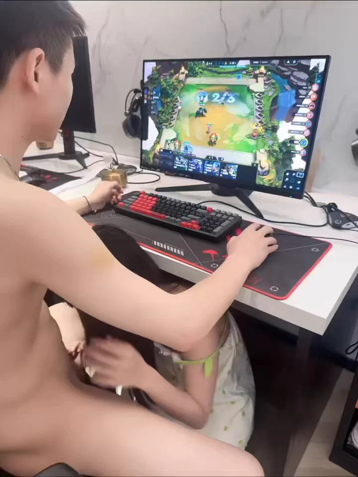 下次换点激情的游戏陪小猫咪玩耍🎮#武汉线下 ✈️5.15到达武汉端午节预定中🎀@0xnmhs @cxb2b@Xzhibb#Crypto嫩妹会所 https://t.co/hQuWTqpUfU