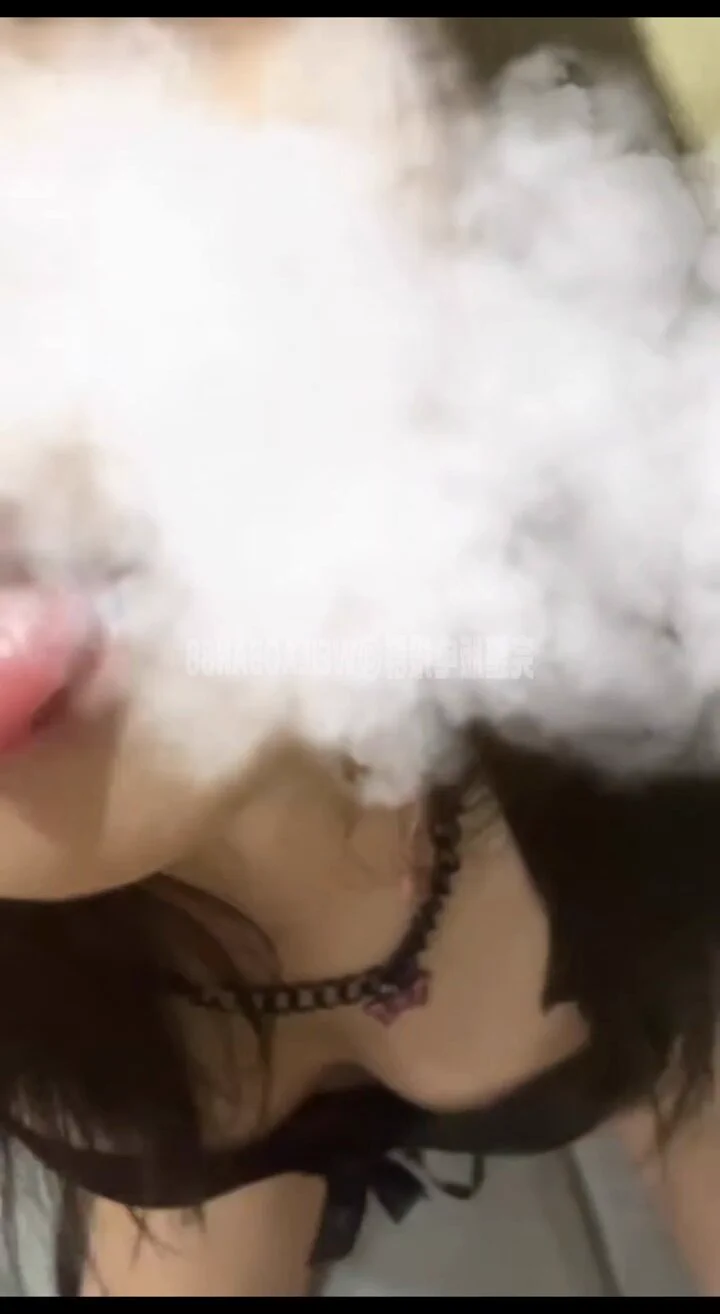 剪了一天终于弄好了 在酒吧认识的女高中生 穴超嫩的 应该还没怎么开发过 值得好好调教一下@SexytoBaby@SexytoLady@SexytoDoll@SexytoGirl https://t.co/AzEocQ7OTK
