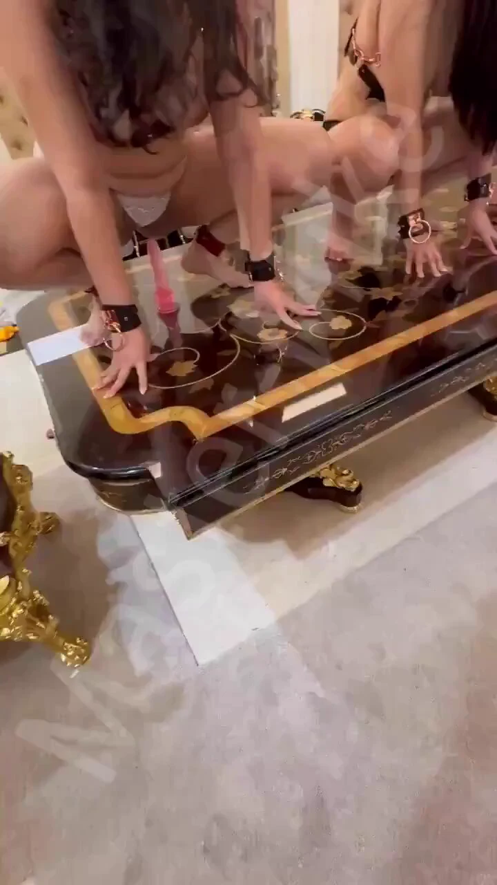 母狗群调集中营 【三】 五只母狗一同调教 为了满足这群骚母狗，特意安排了假鸡巴数根 责令母狗一起自慰抽插 能得冠军的母狗额外赏赐主人阳具一根 完整版打算放在电报群，有想入群看全集的兄弟报个名，意向高的话建群 https://t.co/6ev8Ds2Exi