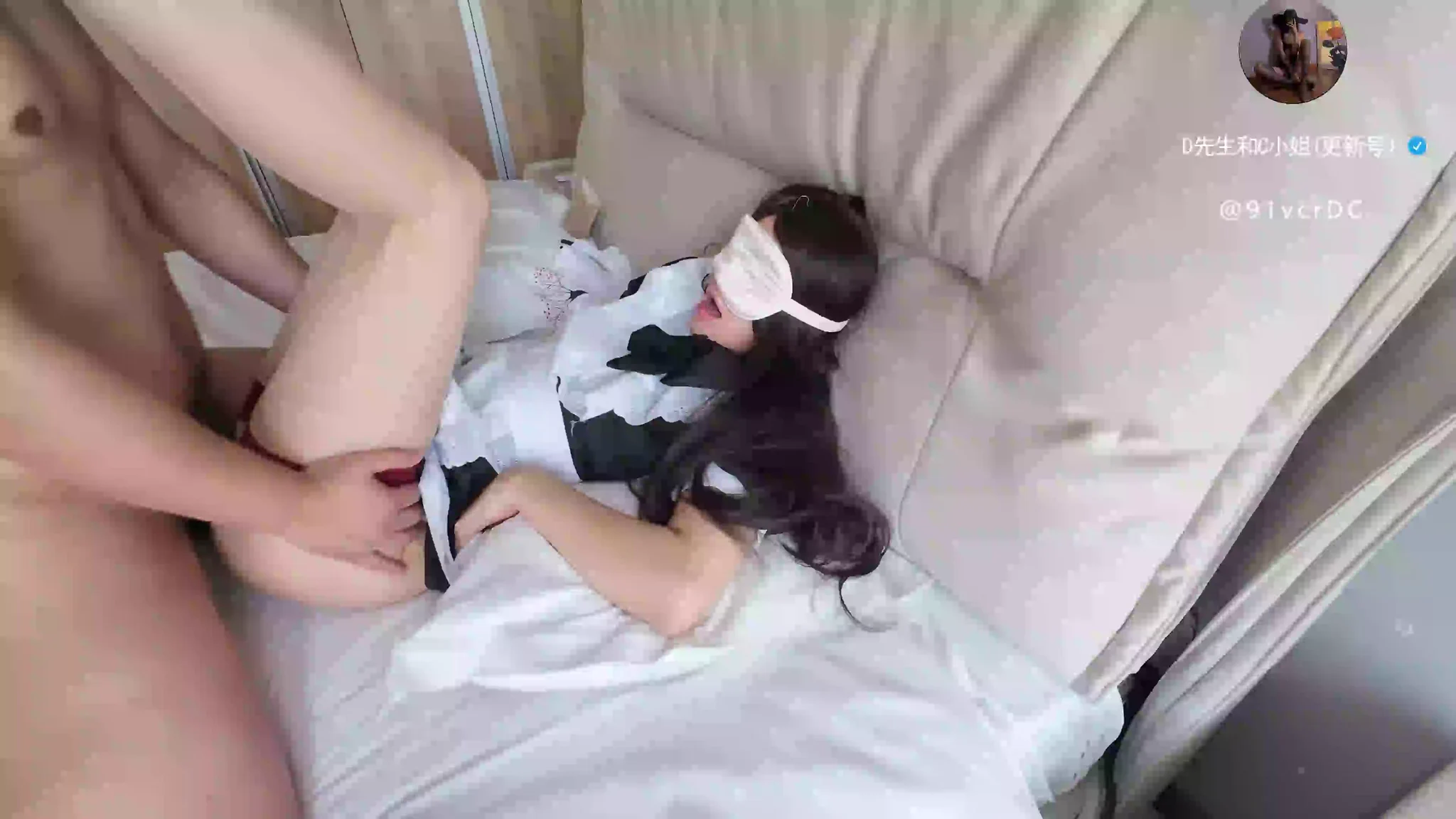 欲求不满的少妇为了调情穿上女仆装被无套抽插内射，骚穴灌满了精液。喜欢点赞转推@ToBulaer @ToBulma @BulmaList@KawasawaSen https://t.co/ufr2izPgzj
