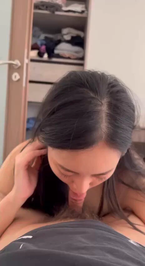 晚上約了個弟弟來我家😍衣服還沒有脫完 都迫不及待了弟弟的肉棒還是不錯的 就是太壞了一直按住我的頭都快窒息了 簡單有感覺 被填滿的感受這個假日有要約的嗎 提前密我喜歡就點讚加留言11 假日挑一個#點讚加跟隨 #轉推跟隨優先回復哦 #固炮 #肉棒 #陰毛 #小穴 #性愛 https://t.co/LnTxidx9yI