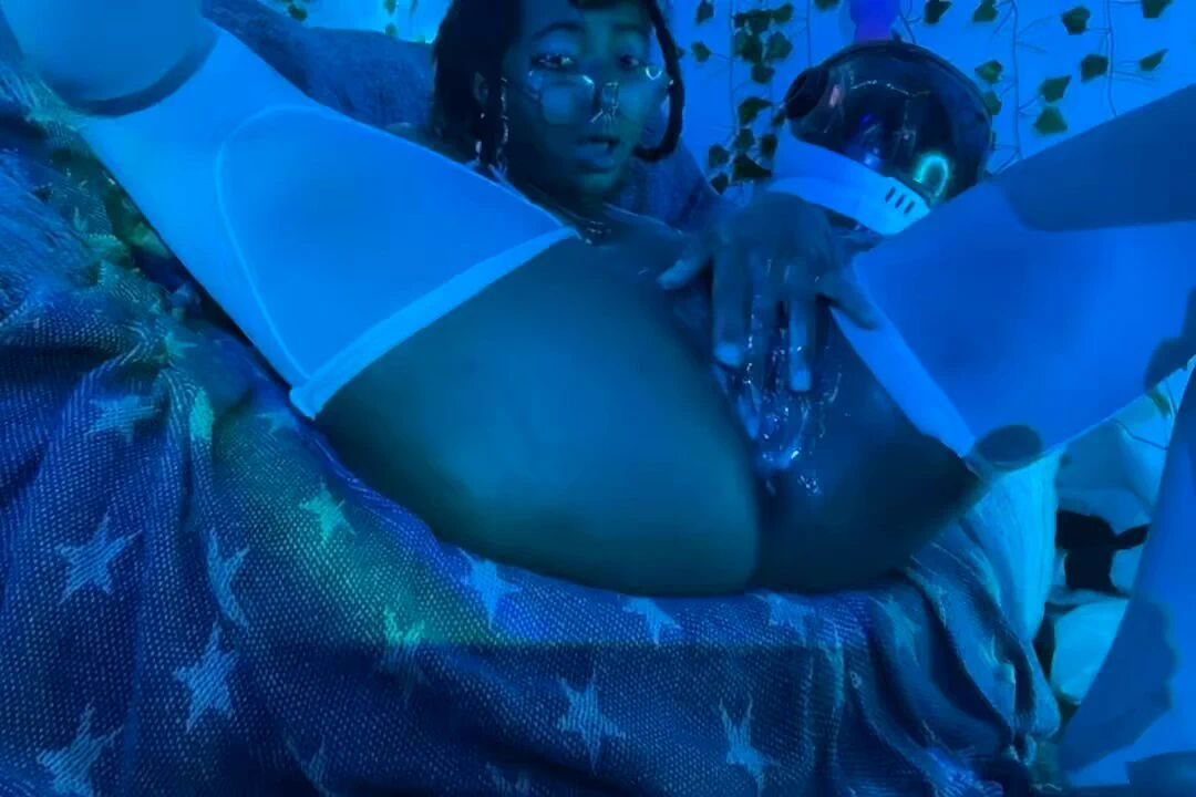 Would you put your eggs in me? 🛸⭐️ https://t.co/7VgHKJKBmo