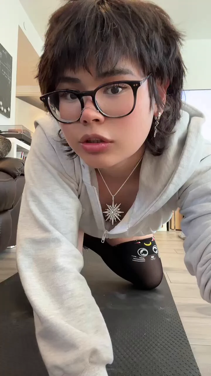 Netflix nd breed my bussy? https://t.co/X0IR8KiBHe