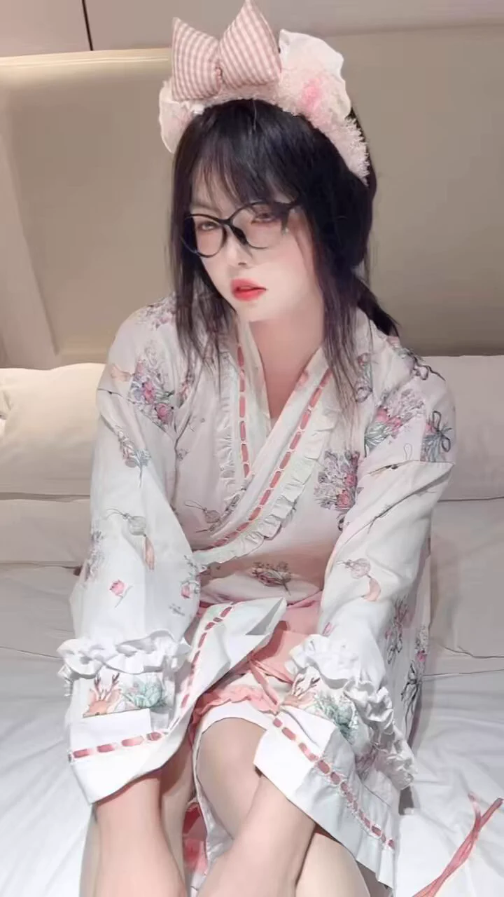 阴雨天适合亲亲抱抱躺板板，来个老公给我抱抱#cd #ts #男娘 #上海伪娘 #上海ts #苏州ts #南京伪娘 #杭州伪娘 https://t.co/MnjnoC32PA