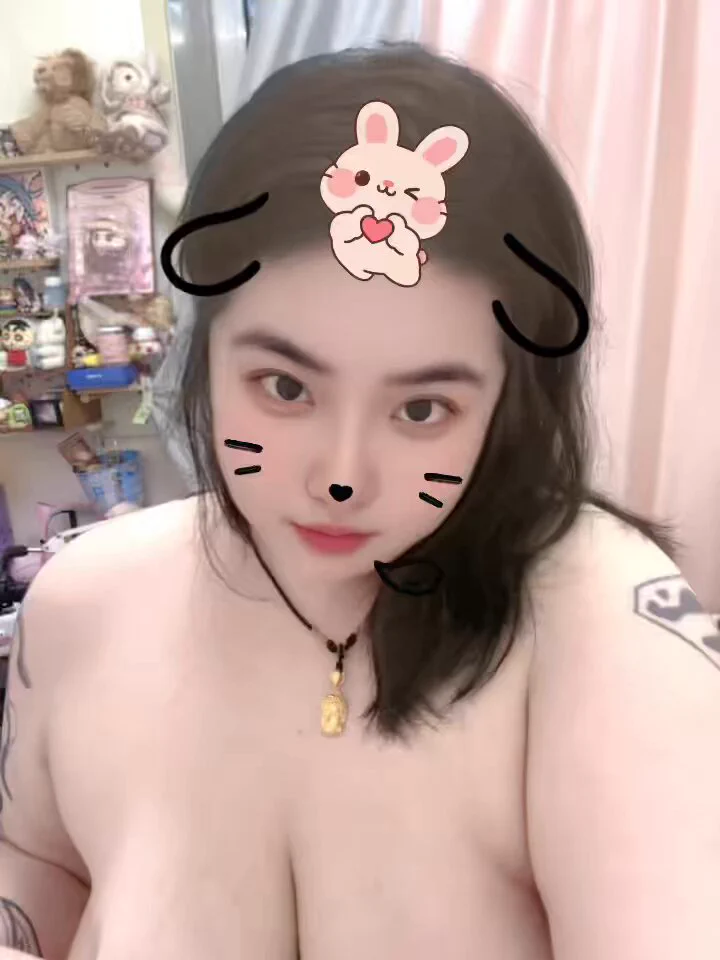 生理性喜欢真的很恐怖 虽然我一想到ex做的事就恶心 可是我真的想和他做爱 被按头整根jb塞进喉咙里忍着干呕 眼泪止不住的往下流 真的感觉好幸福 现在手冲时候闭眼都在幻想他掐着我的脖子后入我 只要两个人共处一室就忍不住把头埋到他的裤裆里朋友总问我为什么对他耿耿于怀 我只能说好想被他操啊😢 https://t.co/HzOXGJwZA7