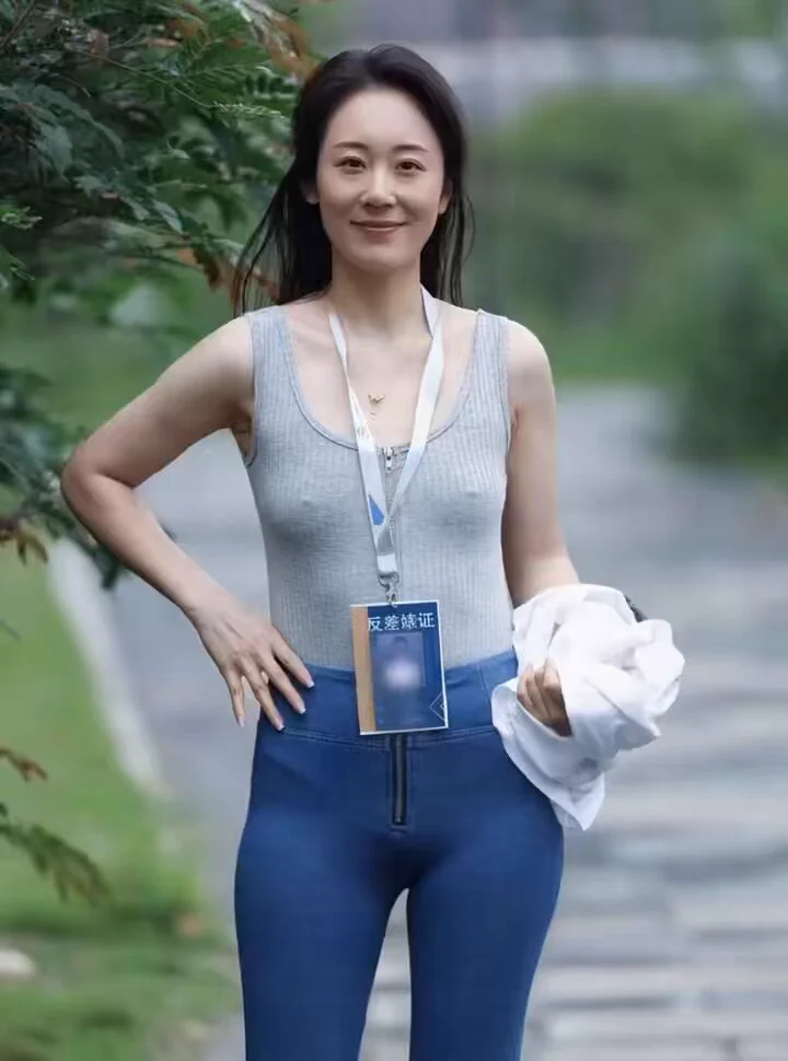 带证反差 https://t.co/MF9a0SzYjy