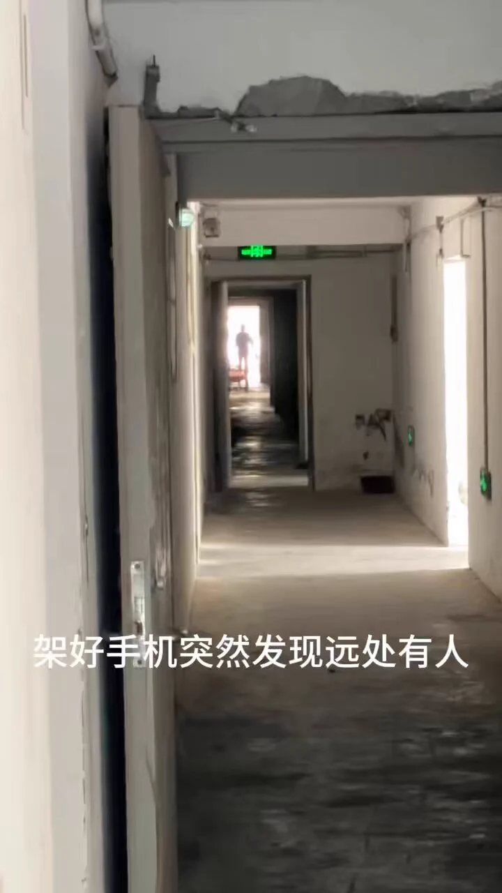 三十度的天气在楼道电梯前露出#露出 #JK制服 #伪娘露出 https://t.co/zH9uopfQbo