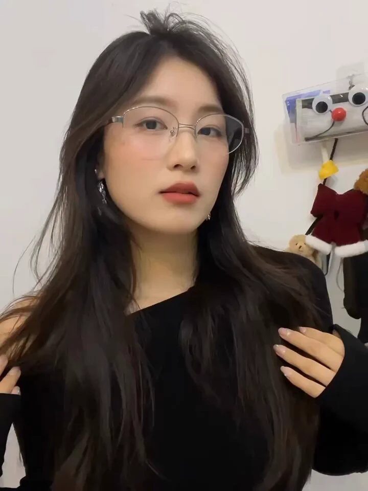看反差女人，走向性福人生...眼镜少妇会有人a？ https://t.co/Xr29iDWSQ9