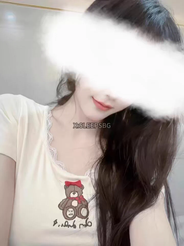 〖幼师小美女〗去玩剧本杀认识的幼师美女，雪白坚挺的奶子，漂亮的美脚，看着她漂亮的脸蛋没忍住，被她撸射了 https://t.co/m1H1ds6XjD